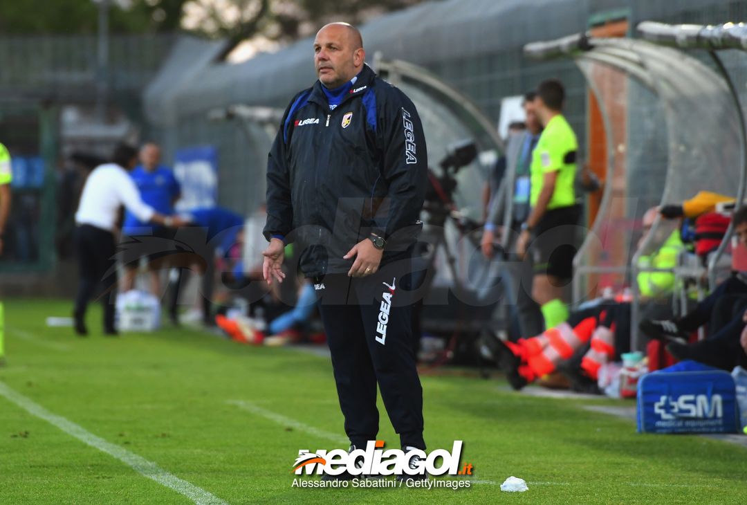  VENICE, ITALY - APRIL 27:  Bruno Tedino head coach of US Citta di Palermo looks on during the serie B match between Venezia FC and US Citta di Palermo at Stadio Pier Luigi Penzo on April 27, 2018 in Venice, Italy.  (Photo by Alessandro Sabattini/Getty Images) 