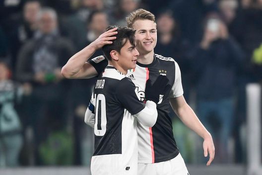TURIN, ITALY - JANUARY 15: Paulo Dybala of Juventus celebrates after scoring the of 3-0 with teammate Matthijs De Ligt goal during the Coppa Italia match between Juventus and Udinese Calcio at Allianz Stadium on January 15, 2020 in Turin, Italy. (Photo by Daniele Badolato - Juventus FC/Juventus FC via Getty Images) Juve, dopo il mercato, i rinnovi: il punto su Dybala e De Ligt- immagine 2