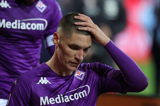 FLORENCE, ITALY - JANUARY 21: Nikola Milenkovic of ACF Fiorentina shows his dejection after the Serie A match between ACF Fiorentina and Torino FC at Stadio Artemio Franchi on January 21, 2023 in Florence, Italy. (Photo by Gabriele Maltinti/Getty Images) Inter, il PSG pronto a prendere subito Skriniar: sospiro di sollievo per i Viola- immagine 2