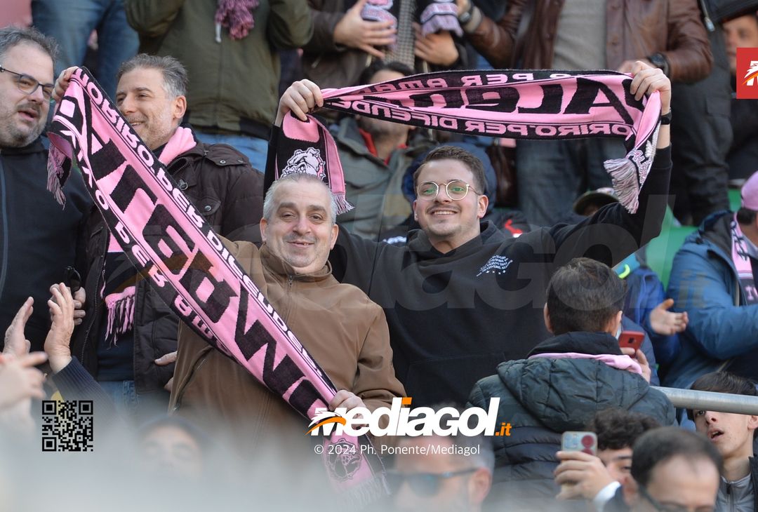 FOTOTIFO Palermo-Como 3-0, gli scatti ai tifosi al “Renzo Barbera” (GALLERY) - immagine 53