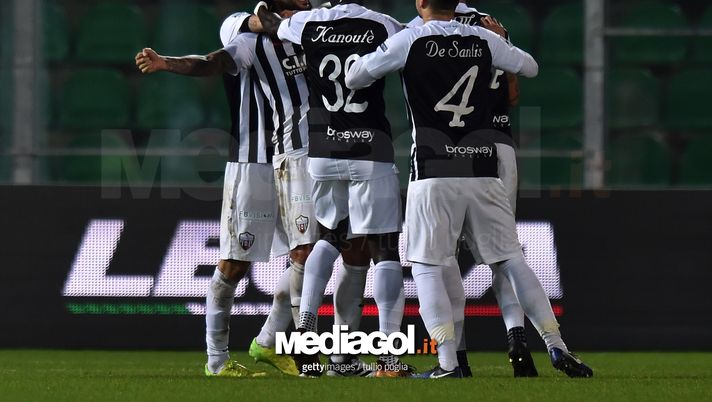 PALERMO, ITALY - FEBRUARY 27: Tommaso Bianchi of Ascoli celebrates with team mates after scoring the opening goal during the Serie B match between US Citta di Palermo and Ascoli Picchio on February 27, 2018 in Palermo, Italy. (Photo by Tullio M. Puglia/Getty Images) PALERMO, ITALY - FEBRUARY 27: Tommaso Bianchi of Ascoli celebrates with team mates after scoring the opening goal during the Serie B match between US Citta di Palermo and Ascoli Picchio on February 27, 2018 in Palermo, Italy. (Photo by Tullio M. Puglia/Getty Images)