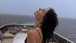 Sarah Kohan, lato B da applausi. L’ex lady Chicharito in relax alle Galapagos