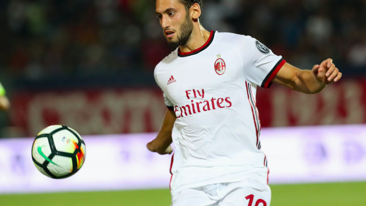 Giallo Calhanoglu, Montella spiega: “Deve adattarsi e c’è già Suso. Sono convinto…” Giallo Calhanoglu, Montella spiega: “Deve adattarsi e c’è già Suso. Sono convinto…” - immagine 1