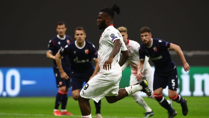 Franck Kessie dell'A.C. Milan segna il calcio di rigore contro la Stella Rossa (Getty Images) 