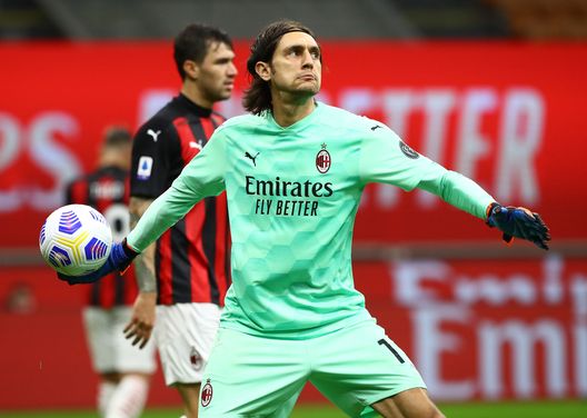 Tatarusanu al rilancio. Il portiere rumeno fece il suo esordio in rossonero proprio all'andata contro la Roma. Tatarusanu al rilancio. Il portiere rumeno fece il suo esordio in rossonero proprio all'andata contro la Roma.