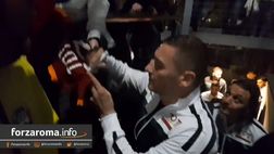 VIDEO – Autografi per Totti prima della Supercoppa. E la battuta su Volpato…