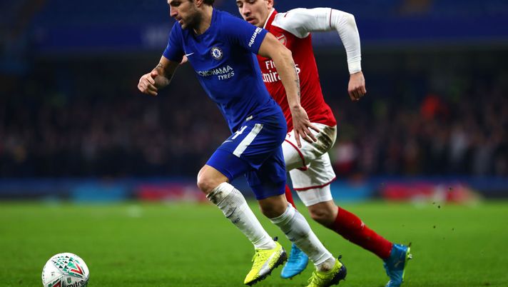 LONDON, ENGLAND - JANUARY 10: Cesc Fabregas of Chelsea is closed down by Hector Bellerin of Arsenal during the Carabao Cup Semi-Final First Leg match between Chelsea and Arsenal at Stamford Bridge on January 10, 2018 in London, England. (Photo by Clive Rose/Getty Images) LONDON, ENGLAND - JANUARY 10: Cesc Fabregas of Chelsea is closed down by Hector Bellerin of Arsenal during the Carabao Cup Semi-Final First Leg match between Chelsea and Arsenal at Stamford Bridge on January 10, 2018 in London, England. (Photo by Clive Rose/Getty Images)