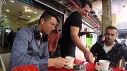 VIDEO / Ecco cosa accade se Cristiano Ronaldo si siede in un bar