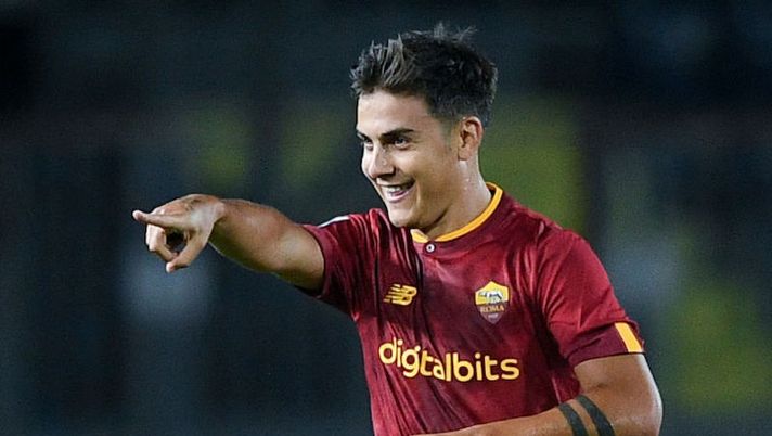 Paulo Dybala of AS Roma celebrates after scoring first goal during the Serie A match between Empoli FC and AS Roma at Stadio Carlo Castellani, Empoli, Italy on 12 September 2022. (Photo by Giuseppe Maffia/NurPhoto via Getty Images) Dybala sbarca a Roma all’alba, Gazzetta: “Le prime sensazioni in vista dell’Inter” - immagine 1