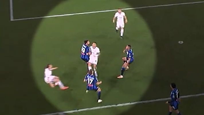 Massa annulla gol a Lautaro, Inzaghi incredulo con Sozza. Nuove immagini danno ragione all’Inter - immagine 1