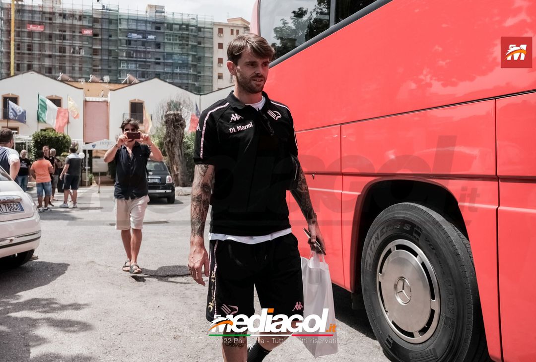 FOTO Bari-Palermo, rosanero in partenza da “Casena dei Colli” (Gallery) - immagine 15