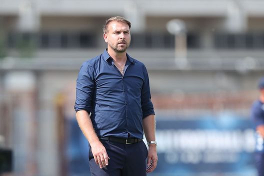 EMPOLI, ITALY - SEPTEMBER 11: Paolo Zanetti manager of Venezia FC gestures during the Serie A match between Empoli FC and Venezia FC at Stadio Carlo Castellani on September 11, 2021 in Empoli, Italy. (Photo by Gabriele Maltinti/Getty Images) EMPOLI, ITALY - SEPTEMBER 11: Paolo Zanetti manager of Venezia FC gestures during the Serie A match between Empoli FC and Venezia FC at Stadio Carlo Castellani on September 11, 2021 in Empoli, Italy. (Photo by Gabriele Maltinti/Getty Images)