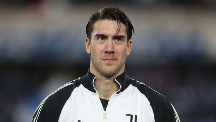 EMPOLI, ITALY - FEBRUARY 26: Dusan Vlahovic of Juventus reacts prior to the Serie A match between Empoli FC and Juventus at Stadio Carlo Castellani on February 26, 2022 in Empoli, Italy. (Photo by Gabriele Maltinti/Getty Images) Gazzetta: “Vlahovic in campo contro l’Inter, sul campo dovrà dimostrare che…” - immagine 1