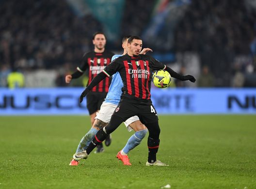 ROME, ITALY - JANUARY 24: Ismael Bennacer of AC Milan in action during the Serie A match between SS Lazio and AC MIlan at Stadio Olimpico on January 24, 2023 in Rome, Italy. (Photo by Claudio Villa/AC Milan via Getty Images) Milan, non solo Maignan: un altro recupero per Pioli in vista della Fiorentina- immagine 2