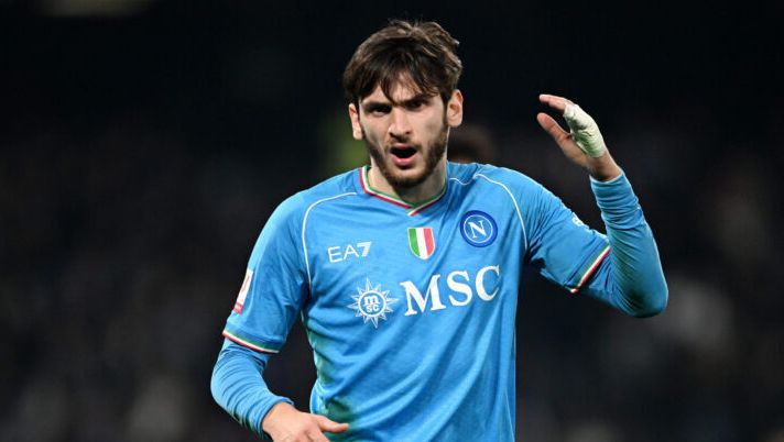 NAPLES, ITALY - DECEMBER 19: Khvicha Kvaratskhelia of SSC Napoli reacts during the Coppa Italia - Round of 16 match between SSC Napoli and Frosinone Calcio at Stadio Diego Armando Maradona on December 19, 2023 in Naples, Italy. (Photo by Francesco Pecoraro/Getty Images) Agente Kvara: “Osimhen andrà in Arabia, Khvicha neanche per un miliardo! Contatti con club, ma…” - immagine 1