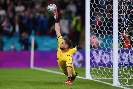 Donnarumma para i rigori di Italia-Spagna. Donnarumma para i rigori di Italia-Spagna.