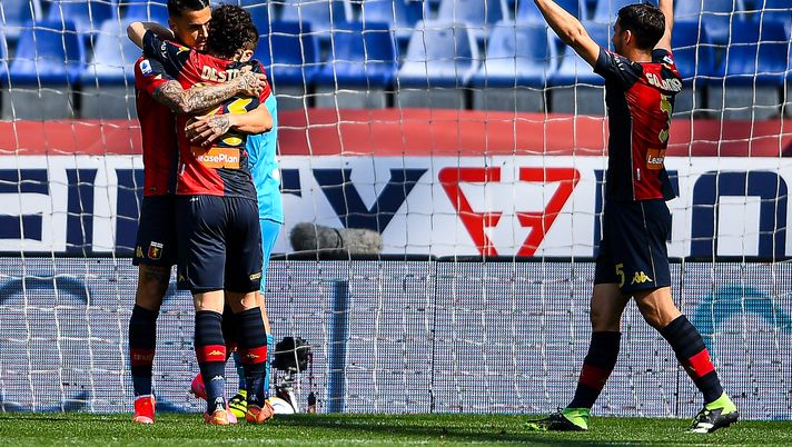 GENOA, ITALY - APRIL 24: Gianluca Scamacca of Genoa (L) celebrates with his team-mates Mattia Destro and Edoardo Goldaniga after scoring a goal during the Serie A match between Genoa CFC and Spezia Calcio at Stadio Luigi Ferraris on April 24, 2021 in Genoa, Italy. (Photo by Getty Images) GENOA, ITALY - APRIL 24: Gianluca Scamacca of Genoa (L) celebrates with his team-mates Mattia Destro and Edoardo Goldaniga after scoring a goal during the Serie A match between Genoa CFC and Spezia Calcio at Stadio Luigi Ferraris on April 24, 2021 in Genoa, Italy. (Photo by Getty Images)