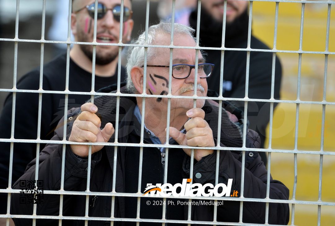 FOTOTIFO Palermo-Como 3-0, gli scatti ai tifosi al “Renzo Barbera” (GALLERY) - immagine 26