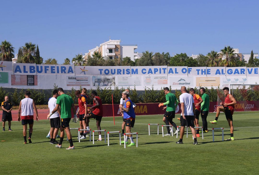 Ritiro Roma, allenamento pomeridiano: primo in gruppo per Dybala – FOTO GALLERY - immagine 14