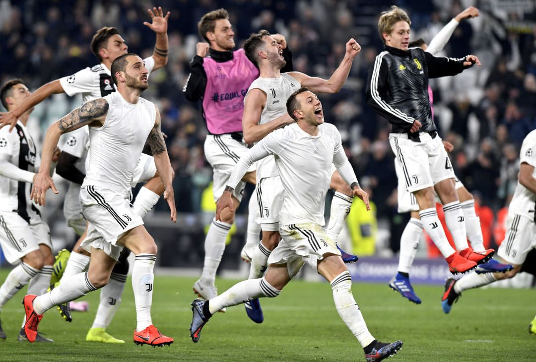  TURIN, ITALY - MARCH 12:  Juventus players  celebrate the victory at the end of the UEFA Champions League Round of 16 Second Leg match between Juventus and Club de Atletico Madrid at Allianz Stadium on March 12, 2019 in Turin, .  (Photo by Filippo Alfero - Juventus FC/Juventus FC via Getty Images) 