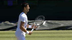 Djokovic, l’allenamento prima della finale di Wimbledon