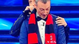 Ama…lo: Sangiovanni porta il derby a Sanremo con la sciarpa rossonera sul palco