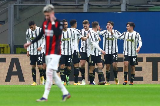 I giocatori della Juventus esultano per il gol di Chiesa contro il Milan I giocatori della Juventus esultano per il gol di Chiesa contro il Milan