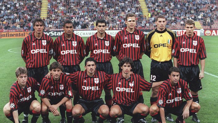 MILAN, ITALY - SEPTEMBER 28: CHAMPIONS LEAGUE 99/00 in Mailand; AC MAILAND - HERTHA BSC BERLIN 1:1; MANNSCHAFTSFOTO TEAMFOTO TEAM AC MAILAND; hintere Reihe v. lks.: Paolo MALDINI, SERGINHO, Roberto AYALA, Oliver BIERHOFF; TORWART Christian ABBIATI, Andrei SHEVTCHENKO; vordere Reihe v. lks.: Thomas HELVEG, LEONARDO, Gennaro GATTUSO; Demetrio ALBERTINI, Alessandro COSTACURTA (Photo by Marcus Brandt/Bongarts/Getty Images) MILAN, ITALY - SEPTEMBER 28: CHAMPIONS LEAGUE 99/00 in Mailand; AC MAILAND - HERTHA BSC BERLIN 1:1; MANNSCHAFTSFOTO TEAMFOTO TEAM AC MAILAND; hintere Reihe v. lks.: Paolo MALDINI, SERGINHO, Roberto AYALA, Oliver BIERHOFF; TORWART Christian ABBIATI, Andrei SHEVTCHENKO; vordere Reihe v. lks.: Thomas HELVEG, LEONARDO, Gennaro GATTUSO; Demetrio ALBERTINI, Alessandro COSTACURTA (Photo by Marcus Brandt/Bongarts/Getty Images)