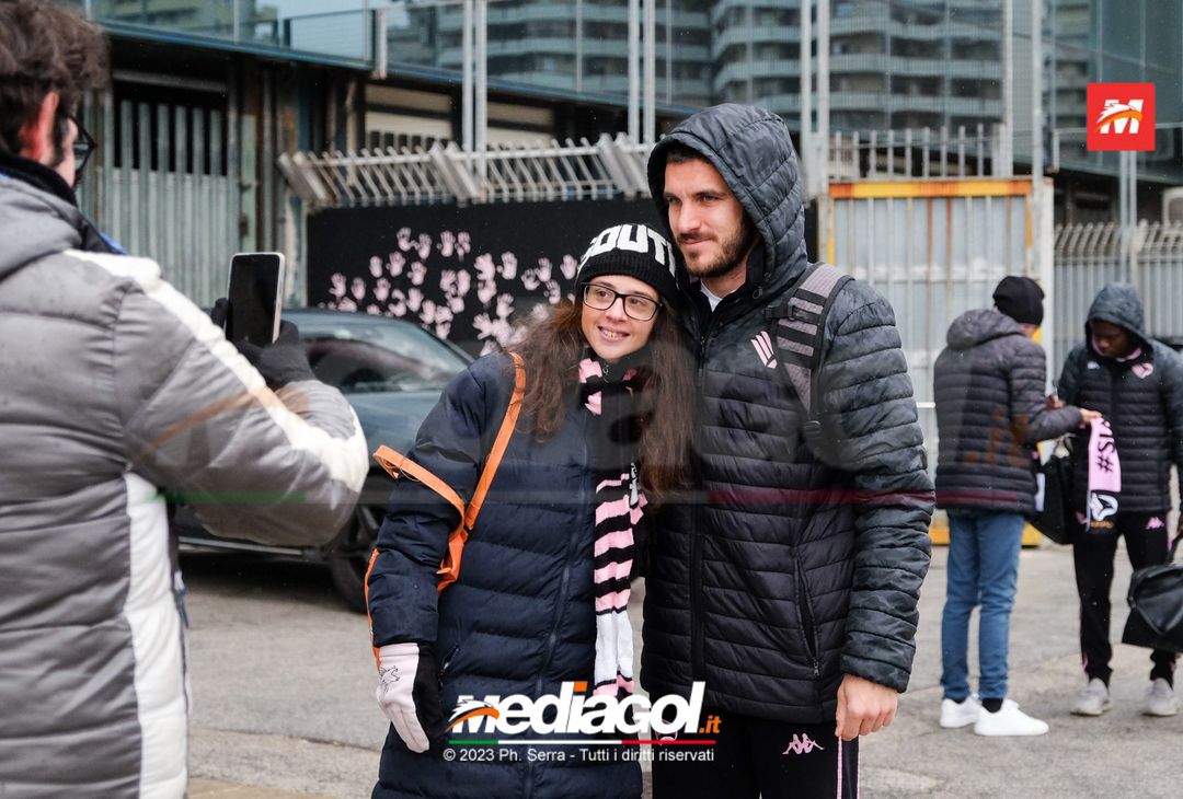 FOTO Genoa-Palermo, i rosanero in partenza dallo stadio “Renzo Barbera” (Gallery) - immagine 5