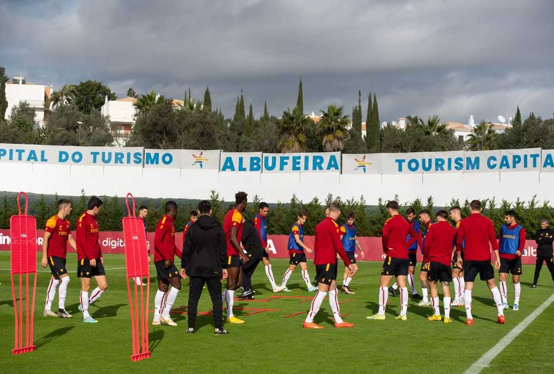 Roma, l’allenamento ad Albufeira sotto gli occhi di Mourinho e Pinto – FOTO GALLERY - immagine 9