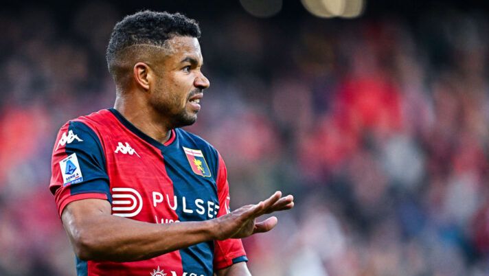 GENOA, ITALY - DECEMBER 2: Junior Messias of Genoa reacts during the Serie A TIM match between Genoa CFC and Empoli FC at Stadio Luigi Ferraris on December 2, 2023 in Genoa, Italy. (Photo by Simone Arveda/Getty Images) DAI CAMPI – Esami e lesione per Messias: ecco i tempi! Zaccagni, Nico, Martin, Smalling, Pereyra… - immagine 1