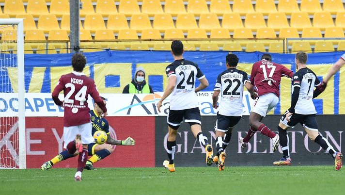 PARMA, ITALY - JANUARY 03: Wilfried Singo of Torino scores their sides first goal during the Serie A match between Parma Calcio and Torino FC at Stadio Ennio Tardini on January 03, 2021 in Parma, Italy. Sporting stadiums around Italy remain under strict restrictions due to the Coronavirus Pandemic as Government social distancing laws prohibit fans inside venues resulting in games being played behind closed doors. (Photo by Alessandro Sabattini/Getty Images) PARMA, ITALY - JANUARY 03: Wilfried Singo of Torino scores their sides first goal during the Serie A match between Parma Calcio and Torino FC at Stadio Ennio Tardini on January 03, 2021 in Parma, Italy. Sporting stadiums around Italy remain under strict restrictions due to the Coronavirus Pandemic as Government social distancing laws prohibit fans inside venues resulting in games being played behind closed doors. (Photo by Alessandro Sabattini/Getty Images)