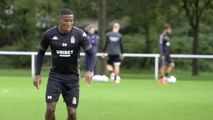 Tchatchoua, il Verona tratta per il prestito (con diritto) Tchatchoua, il Verona tratta per il prestito (con diritto) - immagine 1