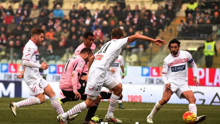 Carpi-Palermo 1-1: Mancosu pareggia al 75′, il rigore era stato provocato da Goldaniga Carpi-Palermo 1-1: Mancosu pareggia al 75′, il rigore era stato provocato da Goldaniga
