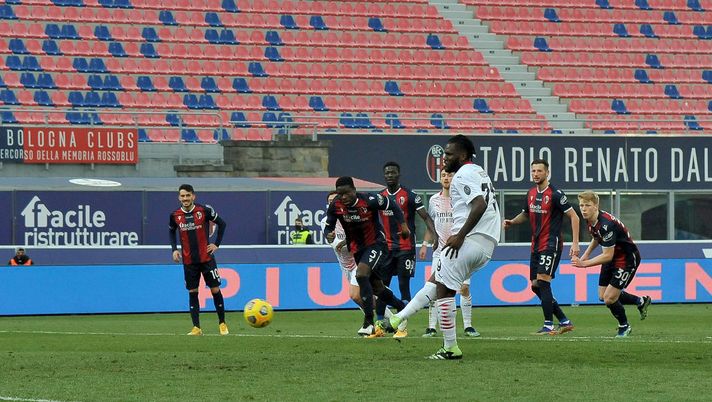 BOLOGNA, ITALY - JANUARY 30: Franck Kessié of AC Milan scores his team's second goal from the penalty spot during the Serie A match between Bologna FC  and AC Milan at Stadio Renato Dall'Ara on January 30, 2021 in Bologna, Italy. (Photo by Mario Carlini / Iguana Press/Getty Images) 