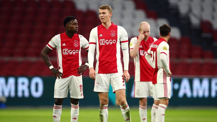 AMSTERDAM, NETHERLANDS - JANUARY 10: (L-R) Quincy Promes, Perr Schuurs, Davy Klaassen and Nicolas Tagliafico of Ajax look on during the Dutch Eredivisie match between Ajax and PSV Eindhoven at Johan Cruijff Arena on January 10, 2021 in Amsterdam, Netherlands. (Photo by Dean Mouhtaropoulos/Getty Images) Schuurs Torino Fiorentina