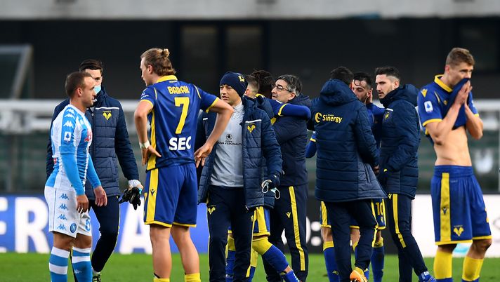 VERONA, ITALY - JANUARY 24: Ivan Juric, head coach of Verona celebrates victory with his players following the Serie A match between Hellas Verona FC and SSC Napoli at Stadio Marcantonio Bentegodi on January 24, 2021 in Verona, Italy. Sporting stadiums around Italy remain under strict restrictions due to the Coronavirus Pandemic as Government social distancing laws prohibit fans inside venues resulting in games being played behind closed doors. (Photo by Alessandro Sabattini/Getty Images) VERONA, ITALY - JANUARY 24: Ivan Juric, head coach of Verona celebrates victory with his players following the Serie A match between Hellas Verona FC and SSC Napoli at Stadio Marcantonio Bentegodi on January 24, 2021 in Verona, Italy. Sporting stadiums around Italy remain under strict restrictions due to the Coronavirus Pandemic as Government social distancing laws prohibit fans inside venues resulting in games being played behind closed doors. (Photo by Alessandro Sabattini/Getty Images)