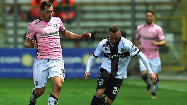 PARMA, ITALY - APRIL 02: Antonio Di Gaudio of Parma Calcio in action during the serie B match between Parma Calcio and US Citta di Palermo at Stadio Ennio Tardini on April 2, 2018 in Parma, Italy.  (Photo by Alessandro Sabattini/Getty Images) 