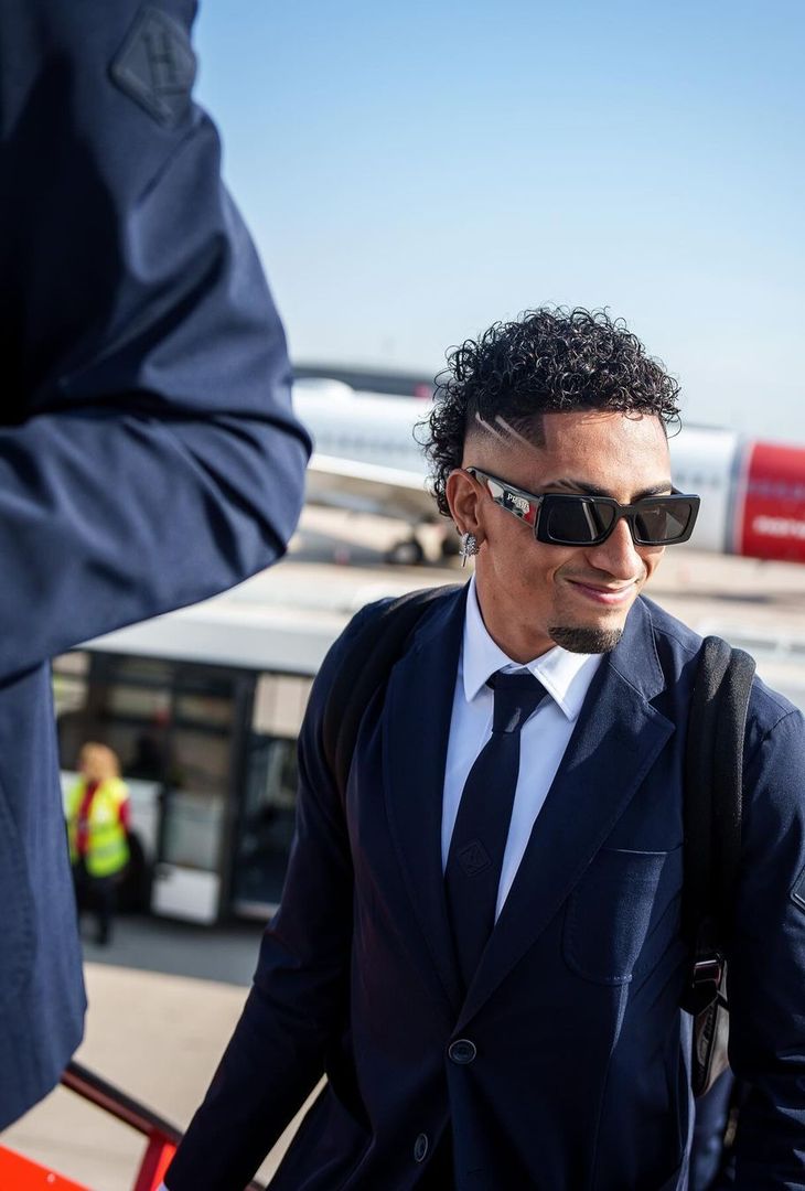 L'arrivo dei calciatori blaugrana all'aeroporto di Capodichino