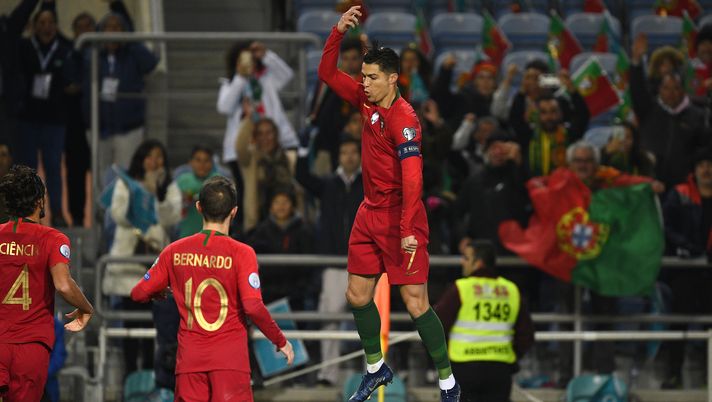 FARO, PORTUGAL - NOVEMBER 14: Cristiano Ronaldo of Portugal celebrates after scores the first goal against Lithuania during the UEFA Euro 2020 Qualifier match between Portugal and Lithuania at Algarve Stadium on November 14, 2019 in Faro, Portugal. (Photo by Octavio Passos/Getty Images)  FARO, PORTUGAL - NOVEMBER 14: Cristiano Ronaldo of Portugal celebrates after scores the first goal against Lithuania during the UEFA Euro 2020 Qualifier match between Portugal and Lithuania at Algarve Stadium on November 14, 2019 in Faro, Portugal. (Photo by Octavio Passos/Getty Images)