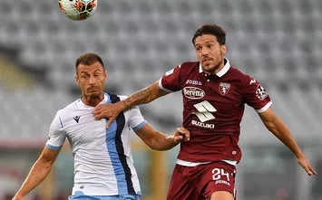  TURIN, ITALY - JUNE 30: Simone Verdi (R) of Torino FC is challenged by Stefan Radu of SS Lazio during the Serie A match between Torino FC and SS Lazio at Stadio Olimpico di Torino on June 30, 2020 in Turin, Italy. (Photo by Valerio Pennicino/Getty Images)