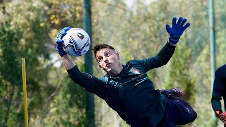 SANTA MARGHERITA DI PULA, ITALY - MAY 25: Alessio Cragno of Italy in action during training session at Forte Village Resort on May 25, 2021 in Santa Margherita di Pula, Italy. (Photo by Claudio Villa/Getty Images) Cragno Gollini