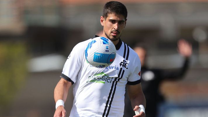 EMPOLI, ITALY - APRIL 09: Dimitrios Nikolaou of Spezia Calcio in action during the Serie A match between Empoli FC v Spezia Calcio on April 9, 2022 in Empoli, Italy. (Photo by Gabriele Maltinti/Getty Images) Spezia, Sky: “Nikoaou in uscita, il colpo Ampadu e l’affare in fascia: le ultime” - immagine 1