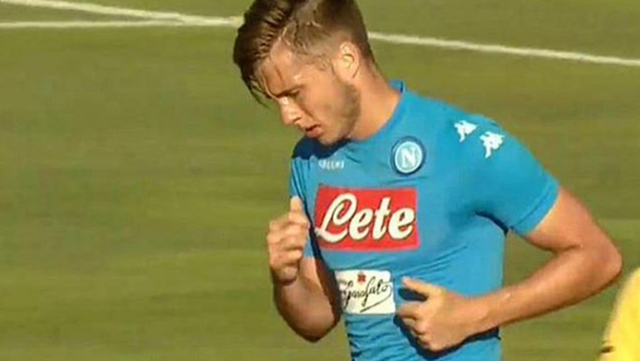 FOTO, Napoli: blindato il difensore Lasicki, rinnovo fino al 2021 FOTO, Napoli: blindato il difensore Lasicki, rinnovo fino al 2021