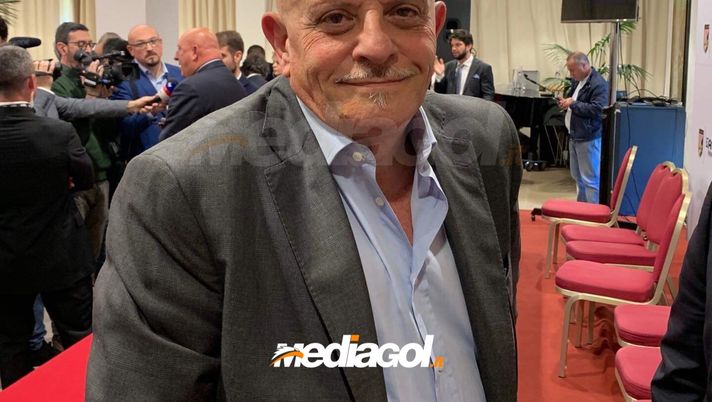 Palermo, S. Tuttolomondo chiarisce: “De Angeli ha contratto a tempo indeterminato. Basta parlare di Zamparini”  Palermo, S. Tuttolomondo chiarisce: “De Angeli ha contratto a tempo indeterminato. Basta parlare di Zamparini”