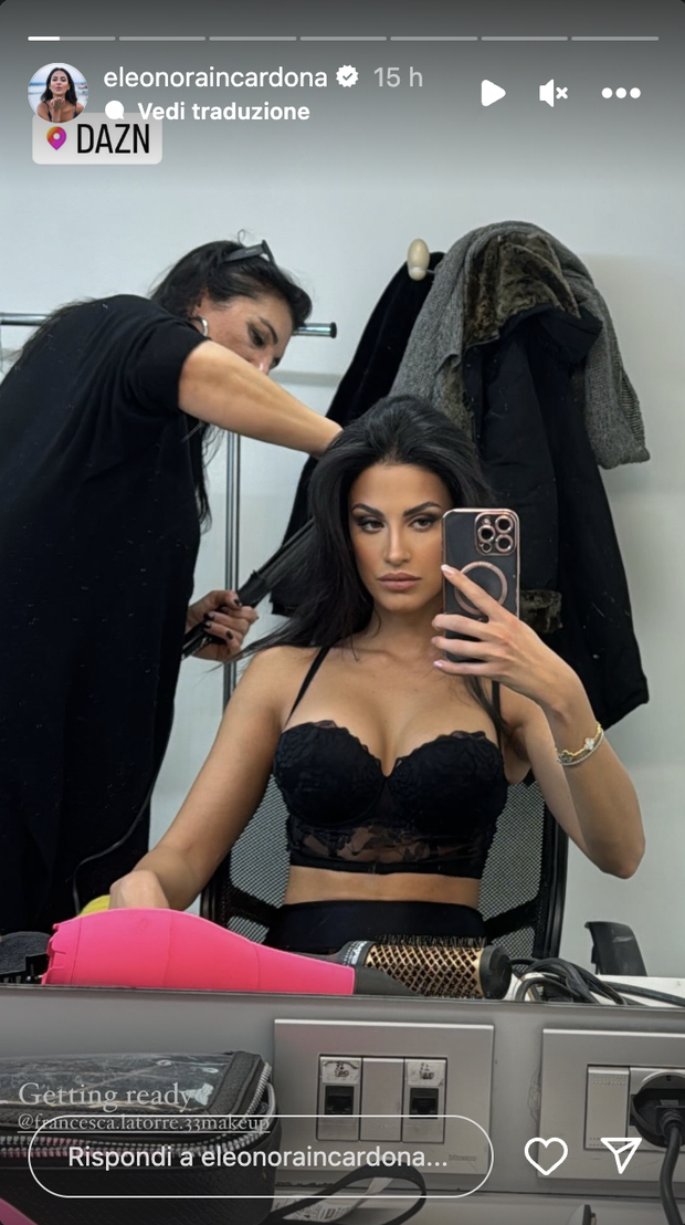 Eleonora Incardona, décolleté da capogiro in camerino: fan senza fiato- immagine 4