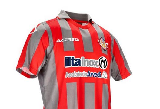Cremonese maglia 2022-23 (credit Cremonese) Cremonese