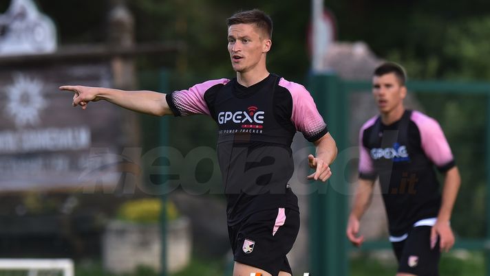 BELLUNO, ITALY - JULY 24: Radoslaw Murawski in action during a training session at the US Citta' di Palermo training camp on July 24, 2018 in Belluno, Italy. (Photo by Tullio M. Puglia/Getty Images) BELLUNO, ITALY - JULY 24: Radoslaw Murawski in action during a training session at the US Citta' di Palermo training camp on July 24, 2018 in Belluno, Italy. (Photo by Tullio M. Puglia/Getty Images)