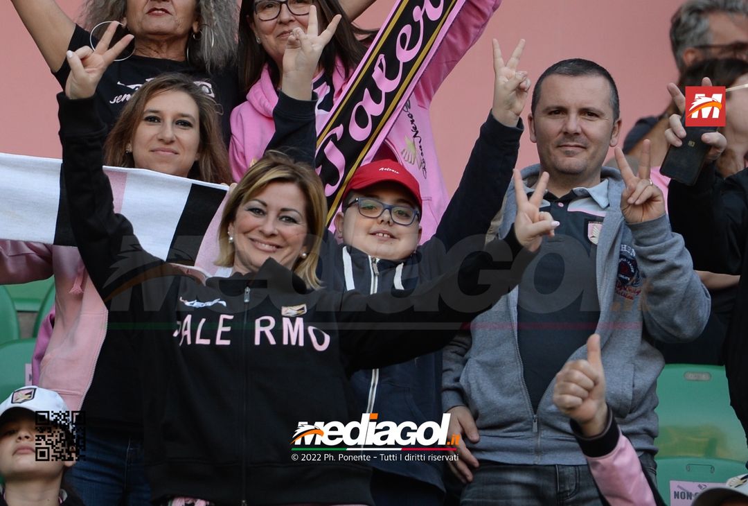 Fototifo, i tifosi allo stadio per Palermo-Virtus Entella 2-2 (gallery) - immagine 14