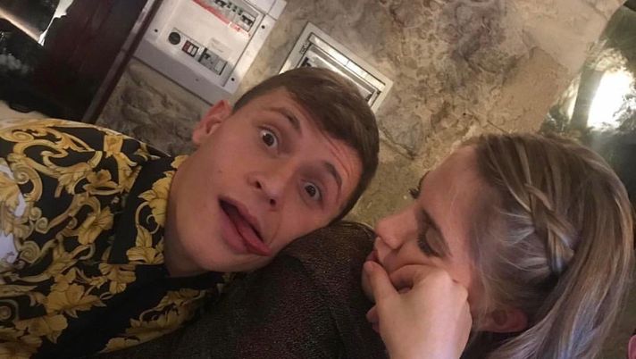 Ma come ti vesti? La moglie di Barella lo sfotte: “Gli occhi dell’amore, nonostante…”  Ma come ti vesti? La moglie di Barella lo sfotte: “Gli occhi dell’amore, nonostante…”